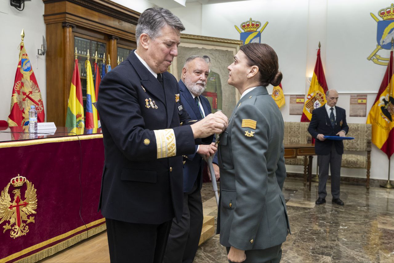 Lucía Llano, presidenta de RAGCE, condecorada por ACIME en su XXXV Aniversario